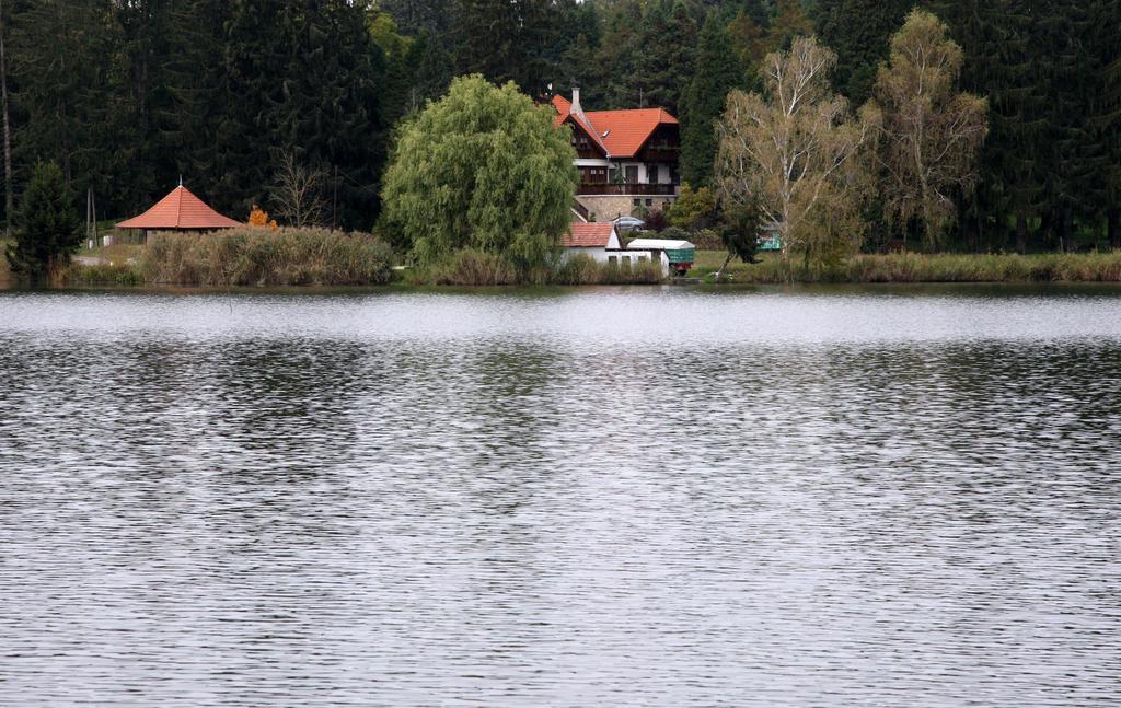 Agneslaki Oekoturisztikai Centrum Es Vadaszhaz Nagykanizsa Exterior photo